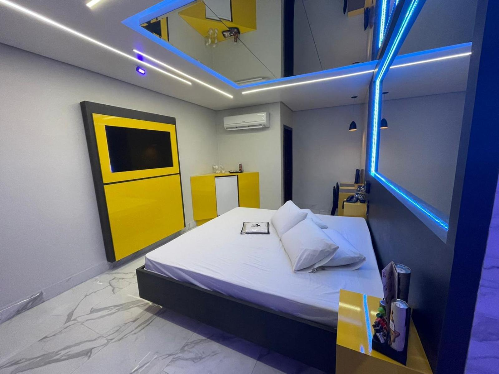 Eros Motel กูยาบา ภายนอก รูปภาพ