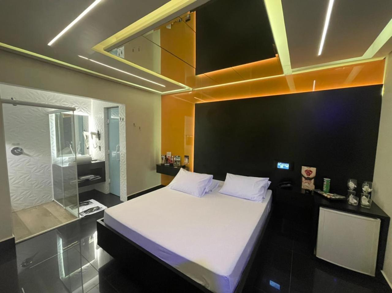 Eros Motel กูยาบา ภายนอก รูปภาพ